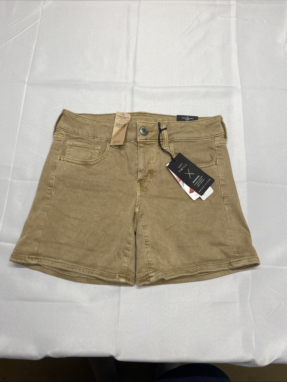 NWT American Eagle AEO Twill Midi Shorts Size 4 Tan Super Stretch Skindigo! New